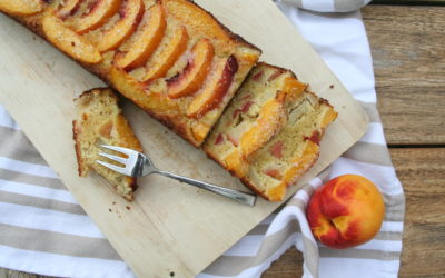 Tropische kokoscake met appel en perzik